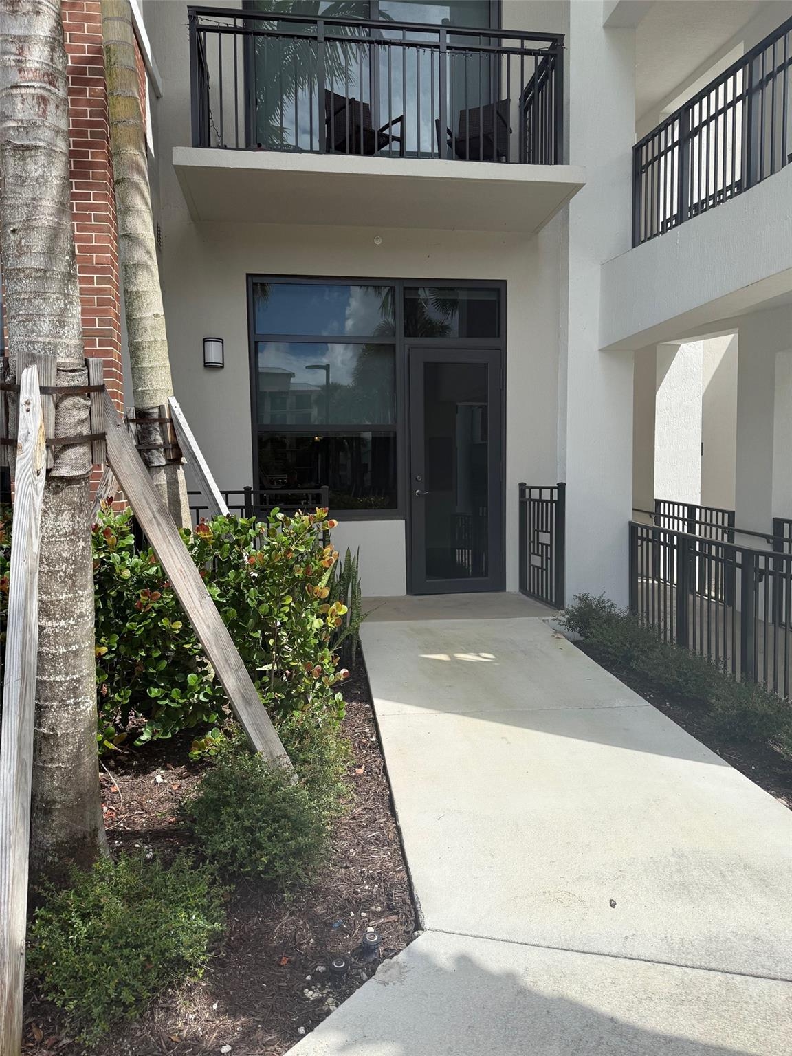 American Express Tr 82-35 - Residential Lease