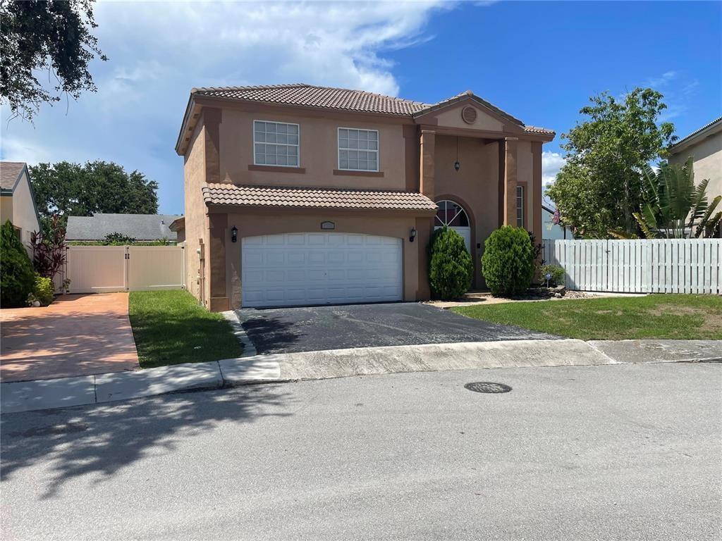 Bring your family to big house with pool and large patio area to enjoy
owner will service the pool