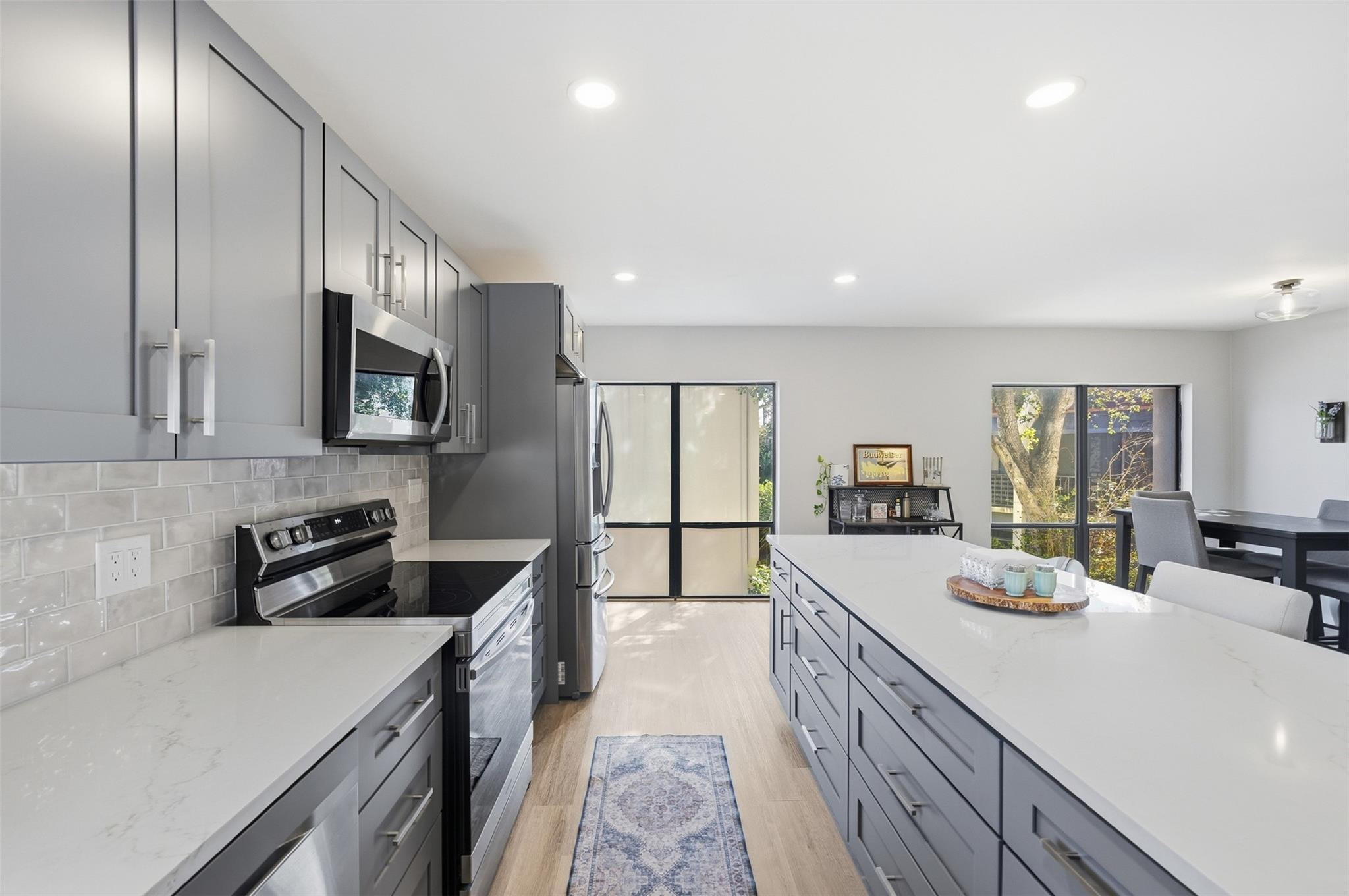 301 N Pine Island Road 217, Plantation, FL, 33324/$325,000 4 301 N Pine Island Road 217