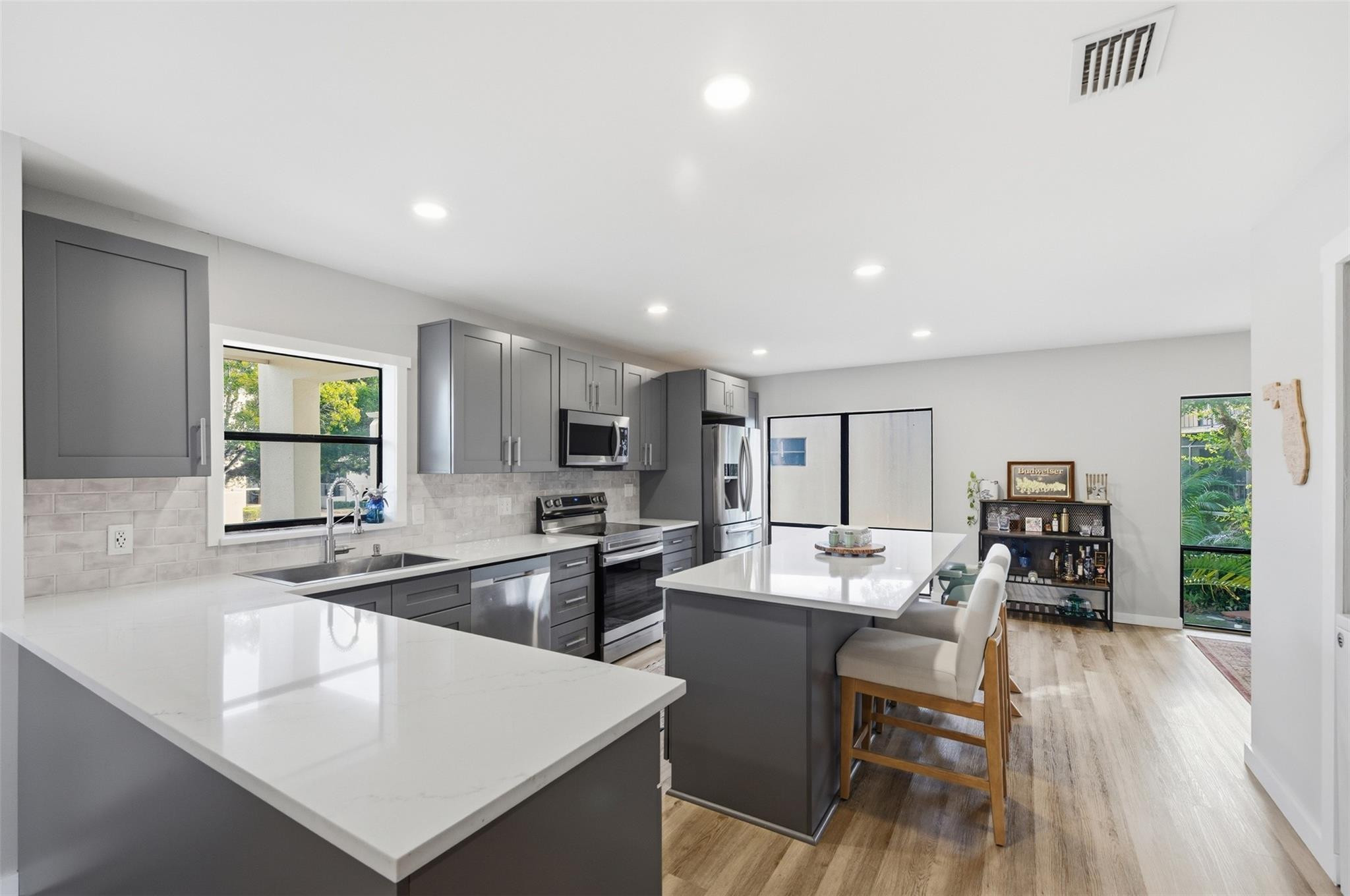 301 N Pine Island Road 217, Plantation, FL, 33324/$325,000 1 301 N Pine Island Road 217