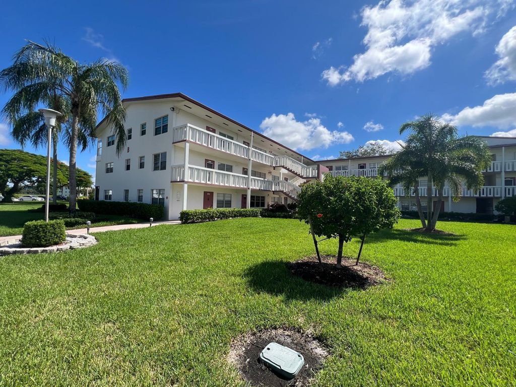 Photo of 43 Fanshaw Dr, Boca Raton, FL 33434 (MLS # B26006447)