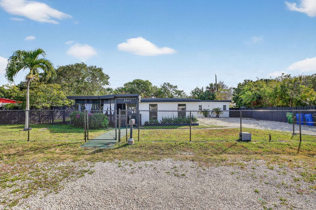 Photo of 2640 SW 6th Court #Unit 1, Fort Lauderdale, FL 33312 (MLS # R11162618)