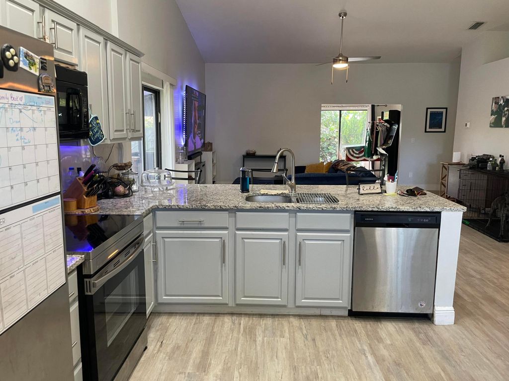 Photo of 1 Paxford Lane, Boynton Beach, FL 33426 (MLS # R11013590)