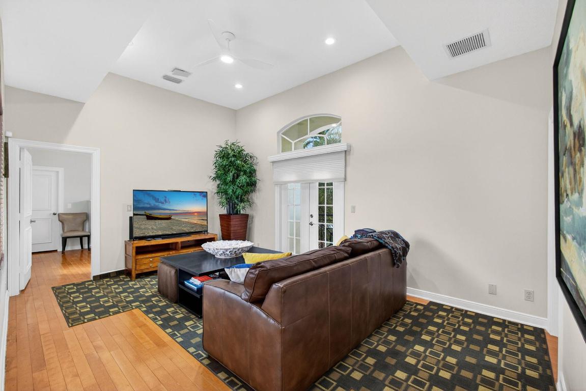 IBIS GOLF AND COUNTRY CLUB 2 - Residential Lease