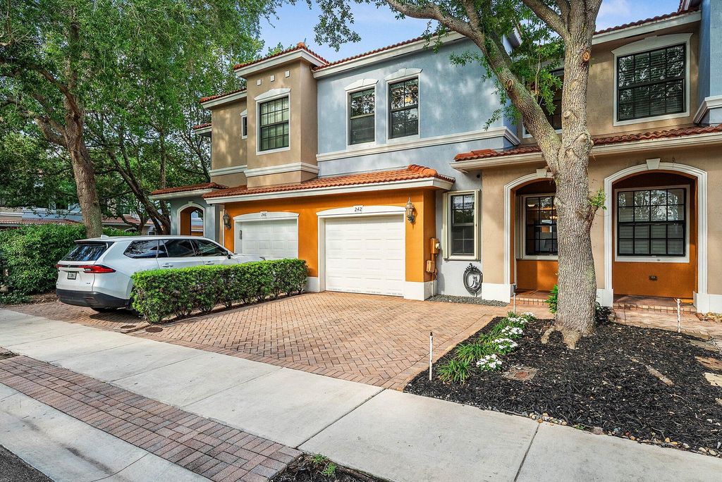 Photo of 242 E Chrystie Circle, Delray Beach, FL 33484 (MLS # B26016119)