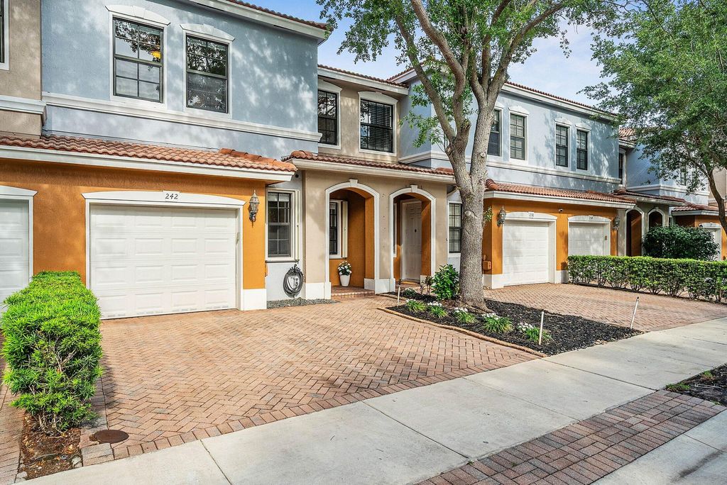 Photo of 242 E Chrystie Circle, Delray Beach, FL 33484 (MLS # B26016119)