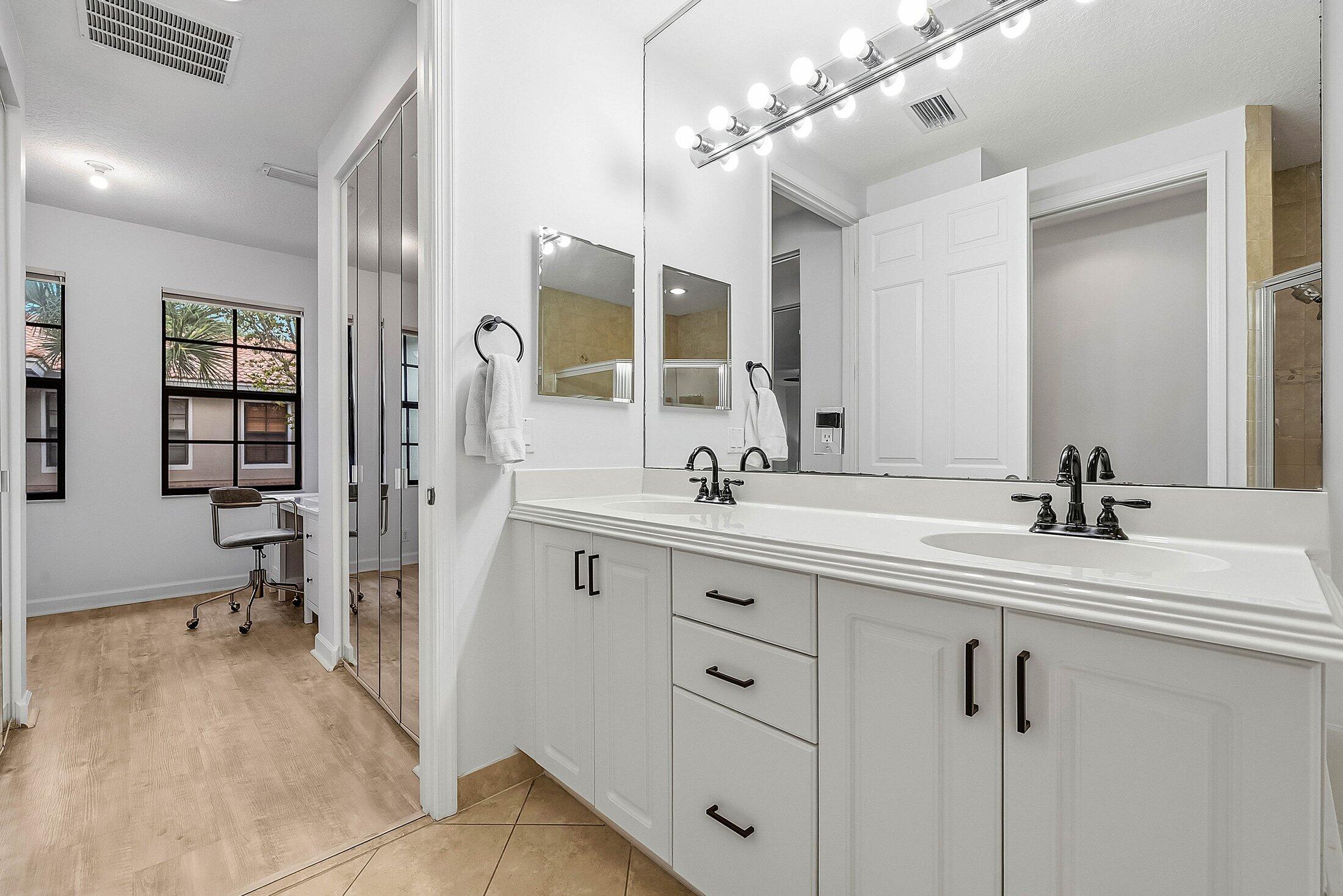 GRAMERCY SQUARE - Residential