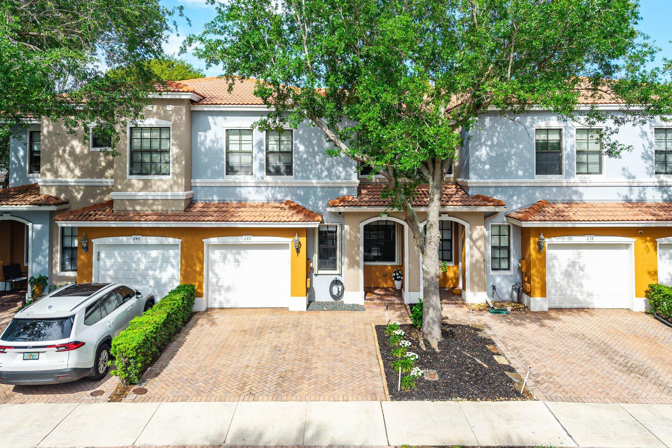 GRAMERCY SQUARE - Residential