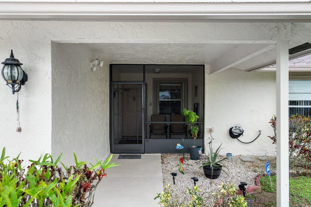 3261 Anthony Circle N