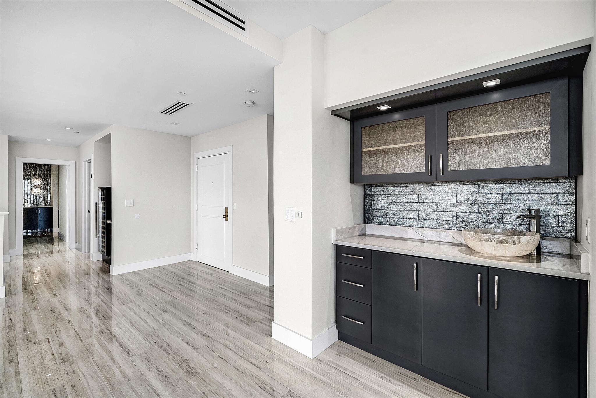 PARLIAMENT EAST CONDO - Residential