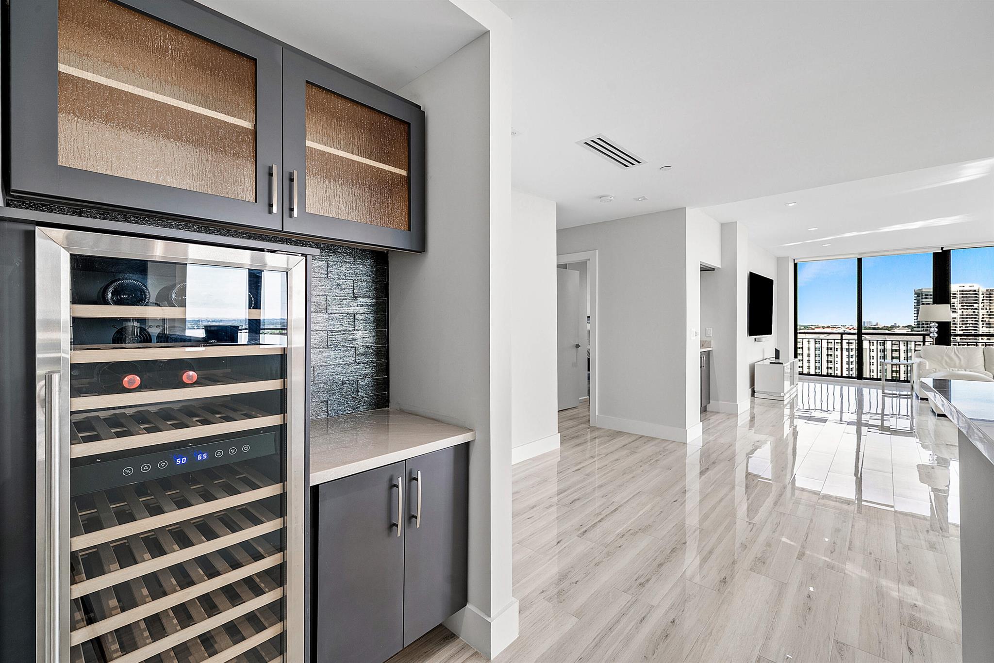 PARLIAMENT EAST CONDO - Residential