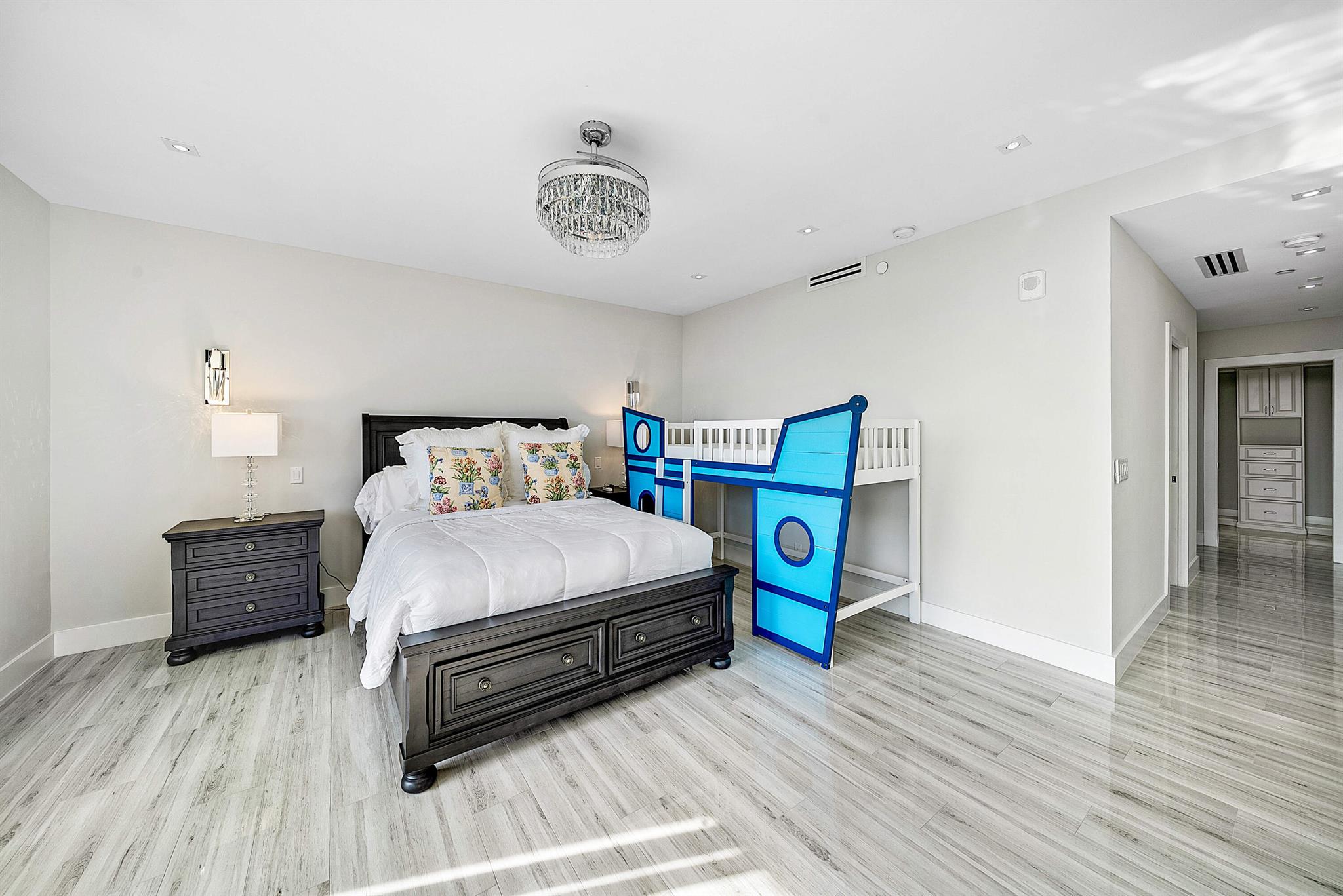 PARLIAMENT EAST CONDO - Residential