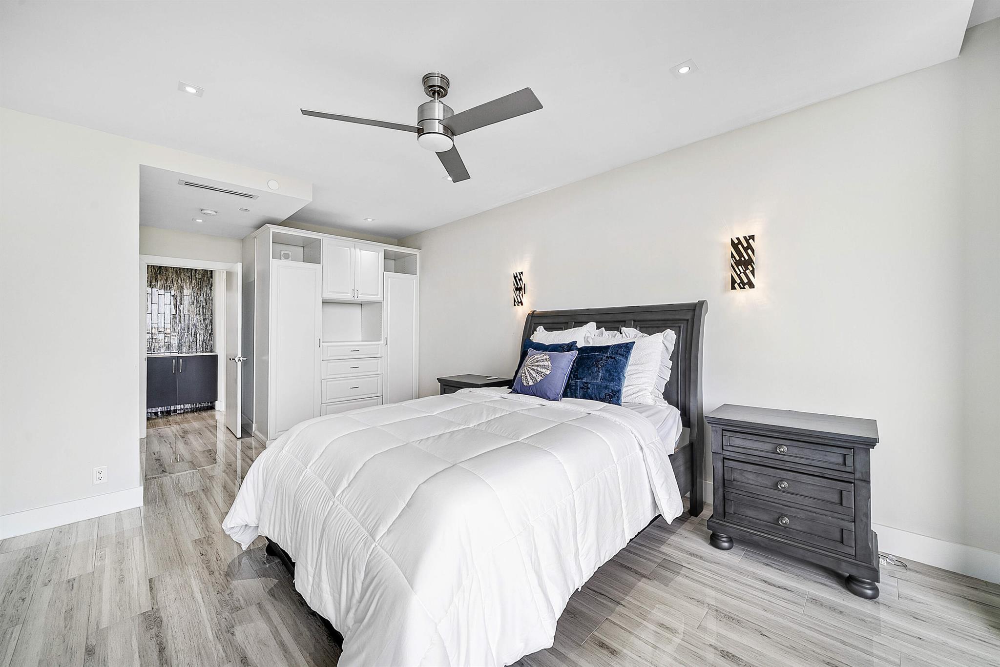 PARLIAMENT EAST CONDO - Residential