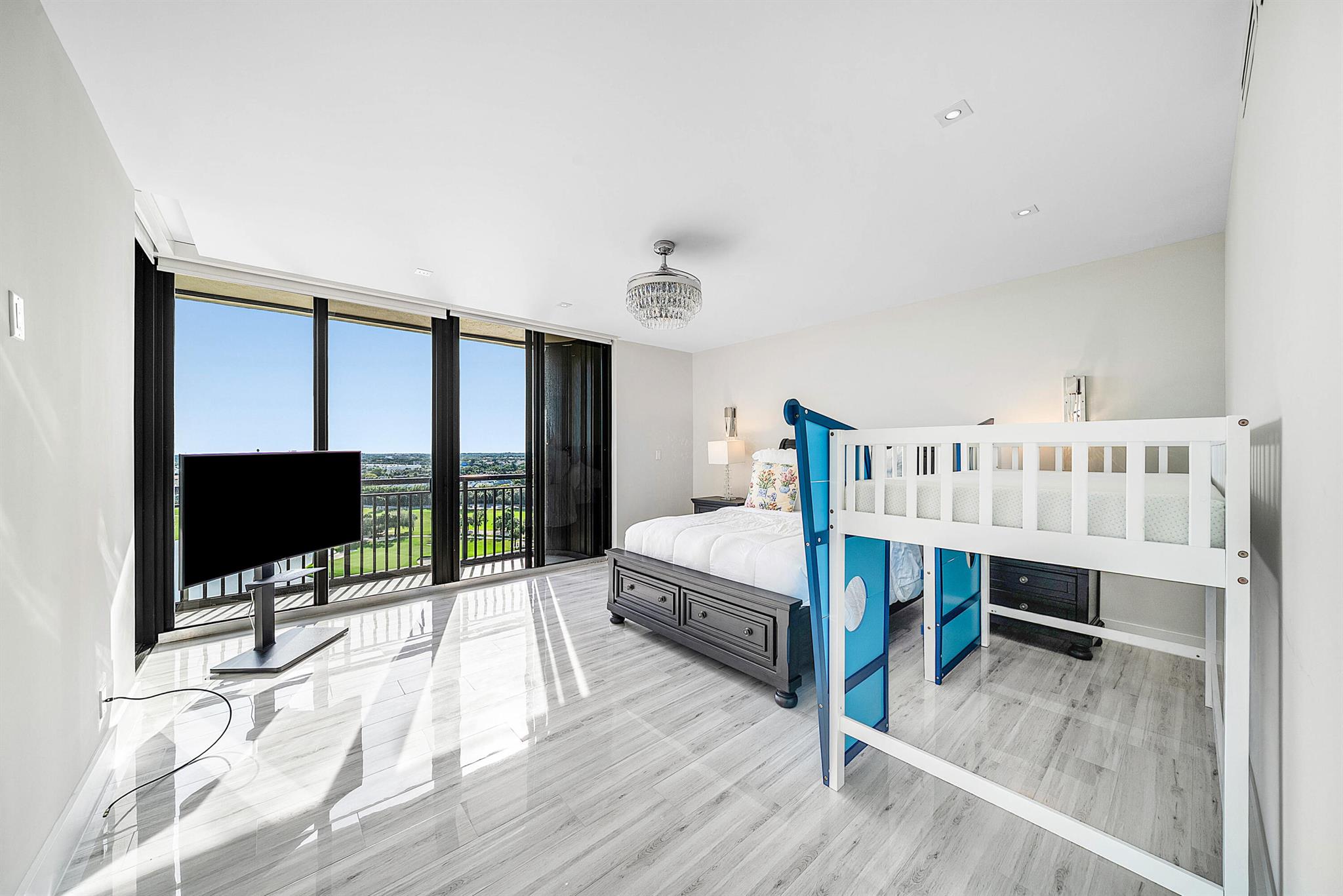 PARLIAMENT EAST CONDO - Residential