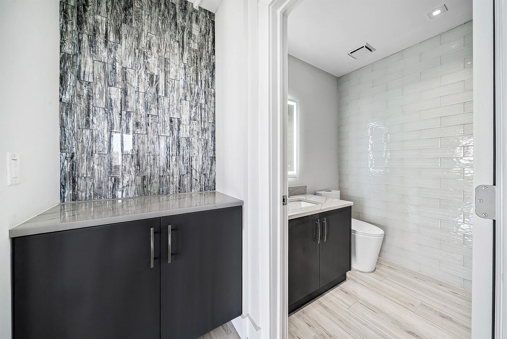 PARLIAMENT EAST CONDO - Residential