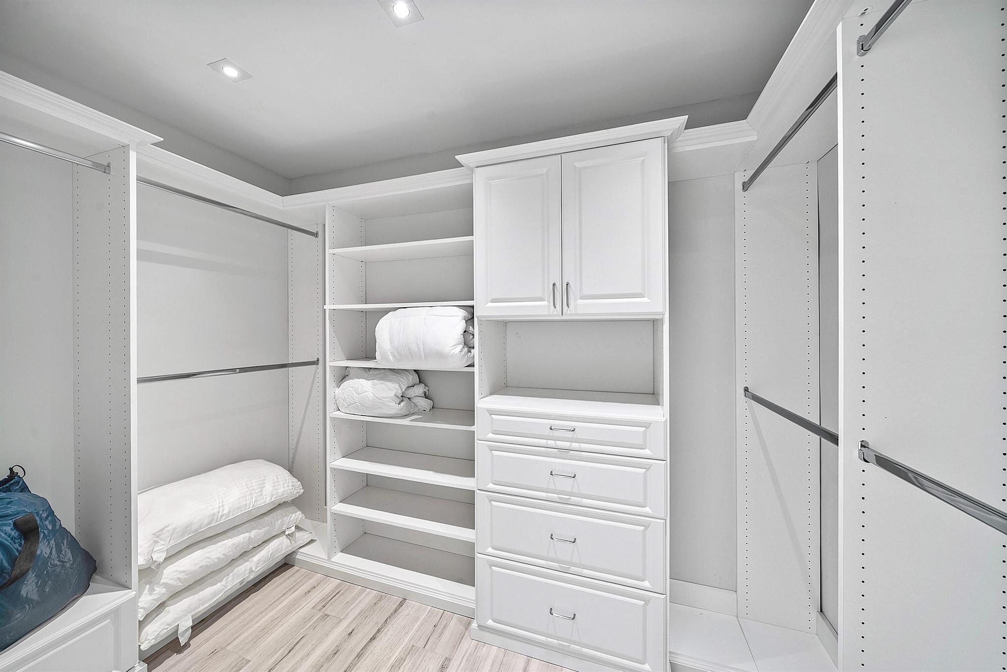 PARLIAMENT EAST CONDO - Residential