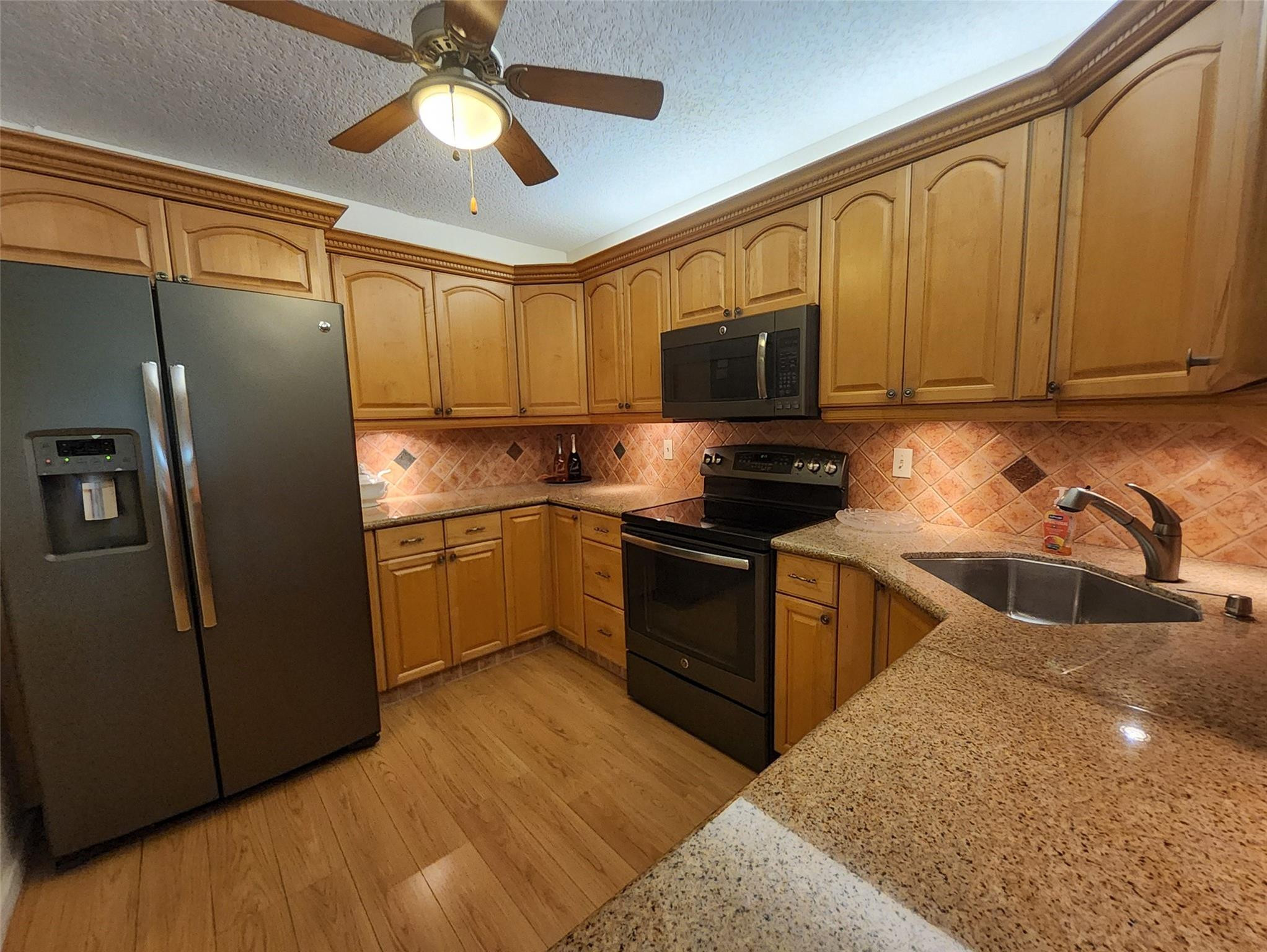 NO 35 PALM-AIRE COUNTRY CLUB - Residential