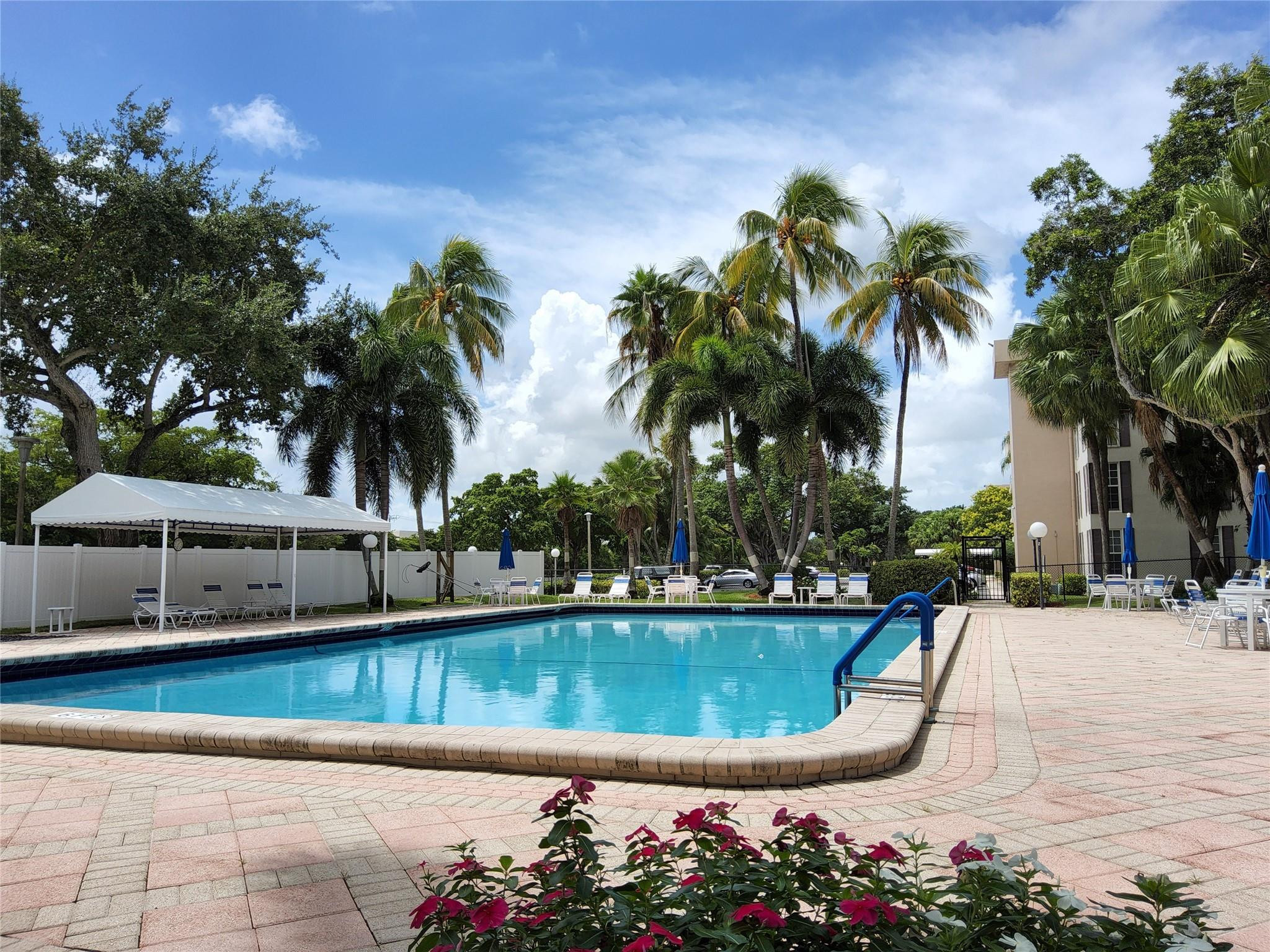 NO 35 PALM-AIRE COUNTRY CLUB - Residential