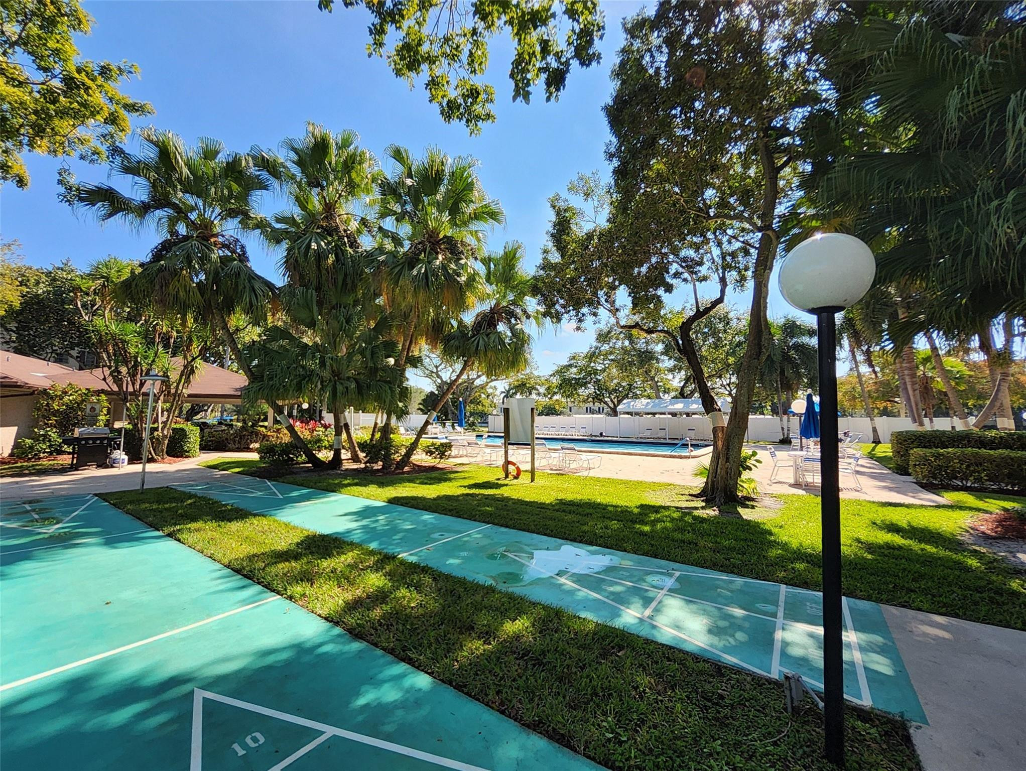 NO 35 PALM-AIRE COUNTRY CLUB - Residential