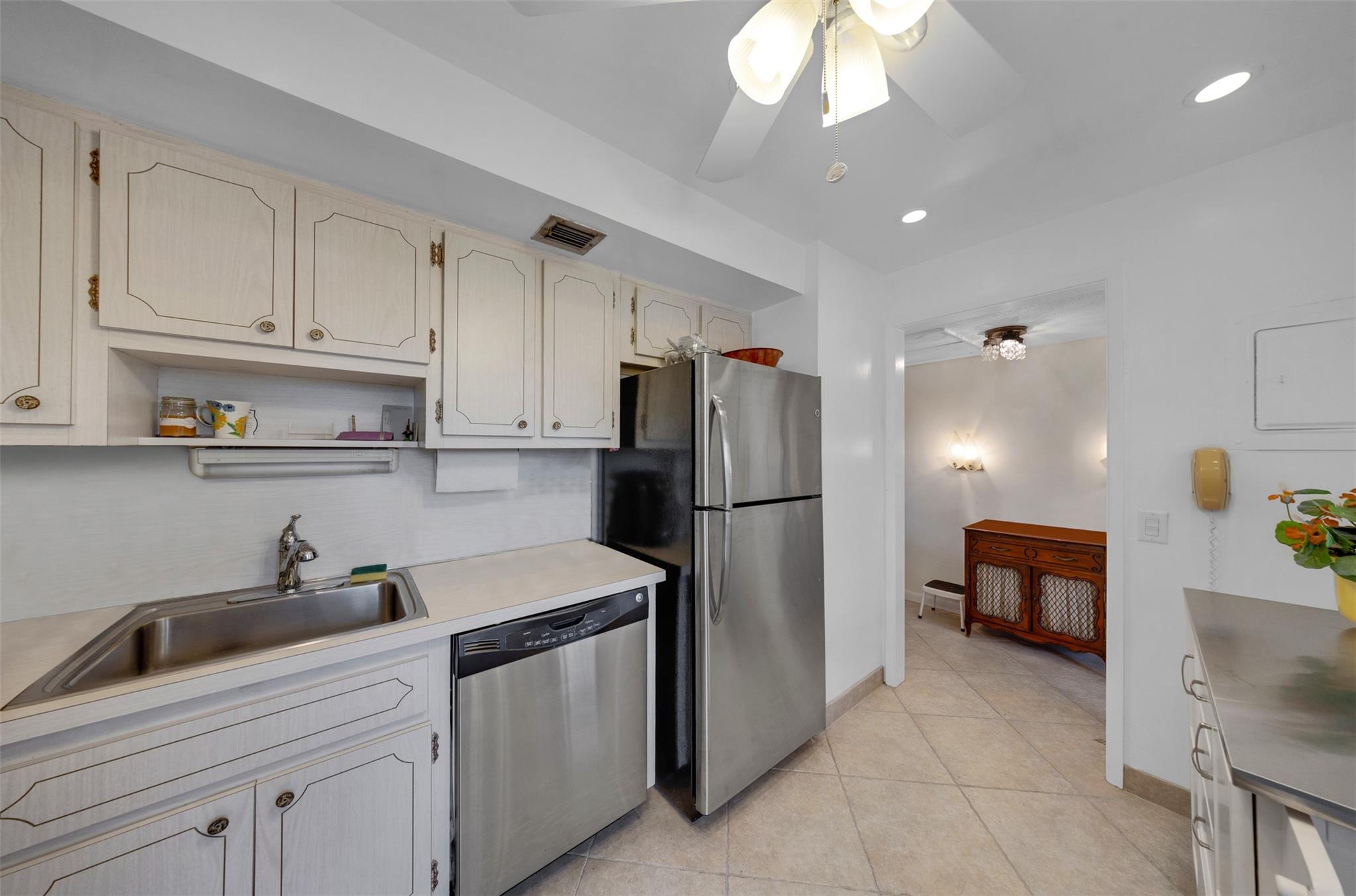 3000 N Palm Aire Dr 302
