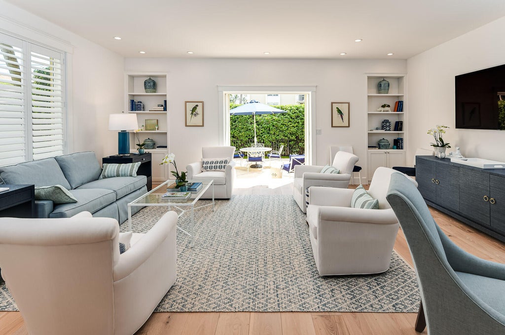 Photo of 400 CHILEAN Avenue #3, Palm Beach, FL 33480 (MLS # B26081846)