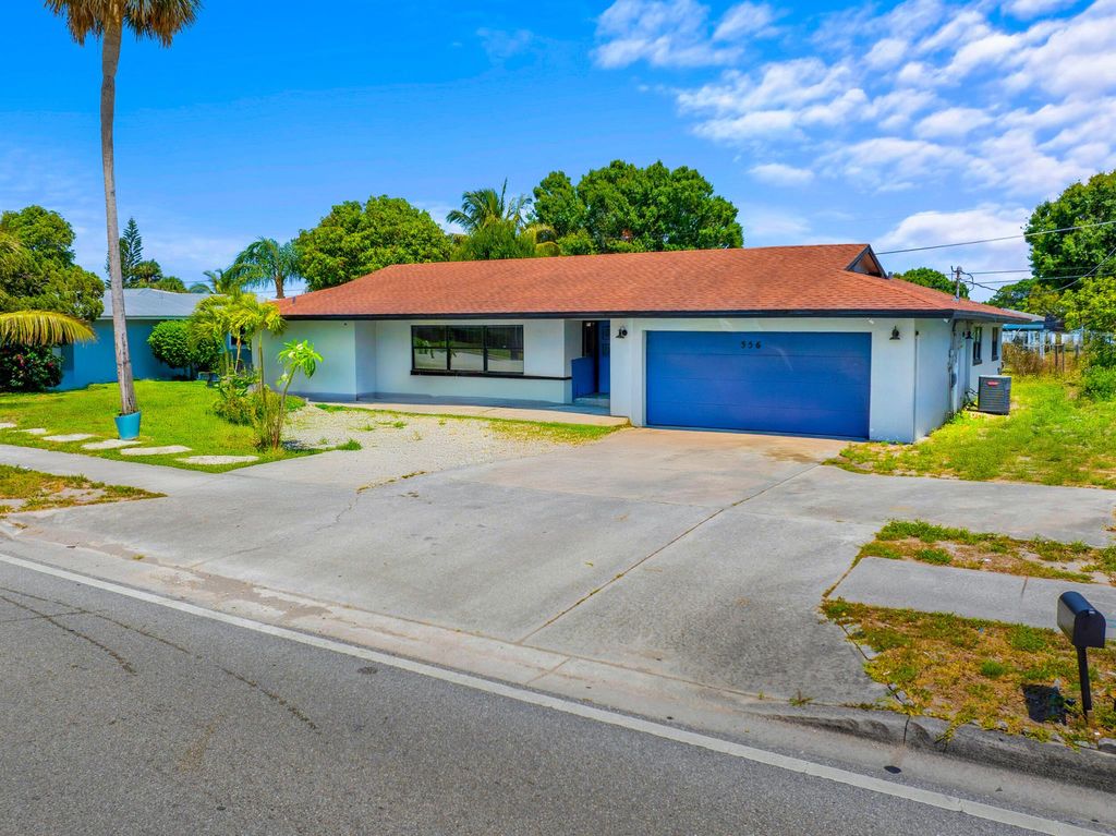 Photo of 356 SE Prima Vista Boulevard, Port Saint Lucie, FL 34983 (MLS # R11089132)