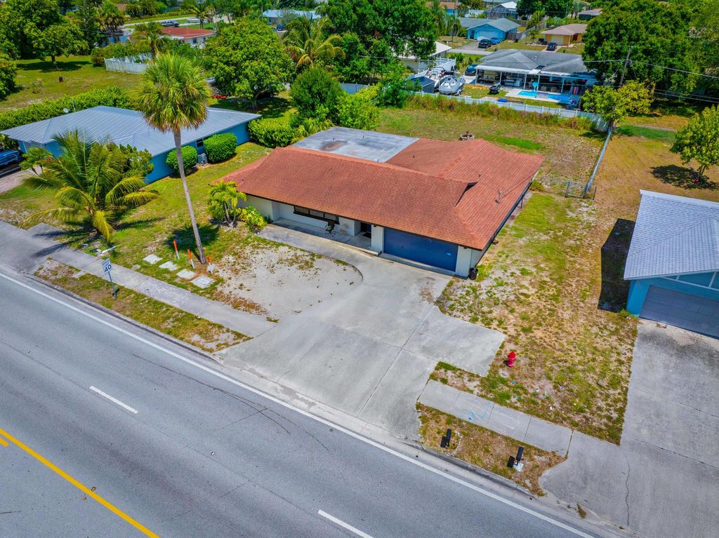 Photo of 356 SE Prima Vista Boulevard, Port Saint Lucie, FL 34983 (MLS # R11089132)