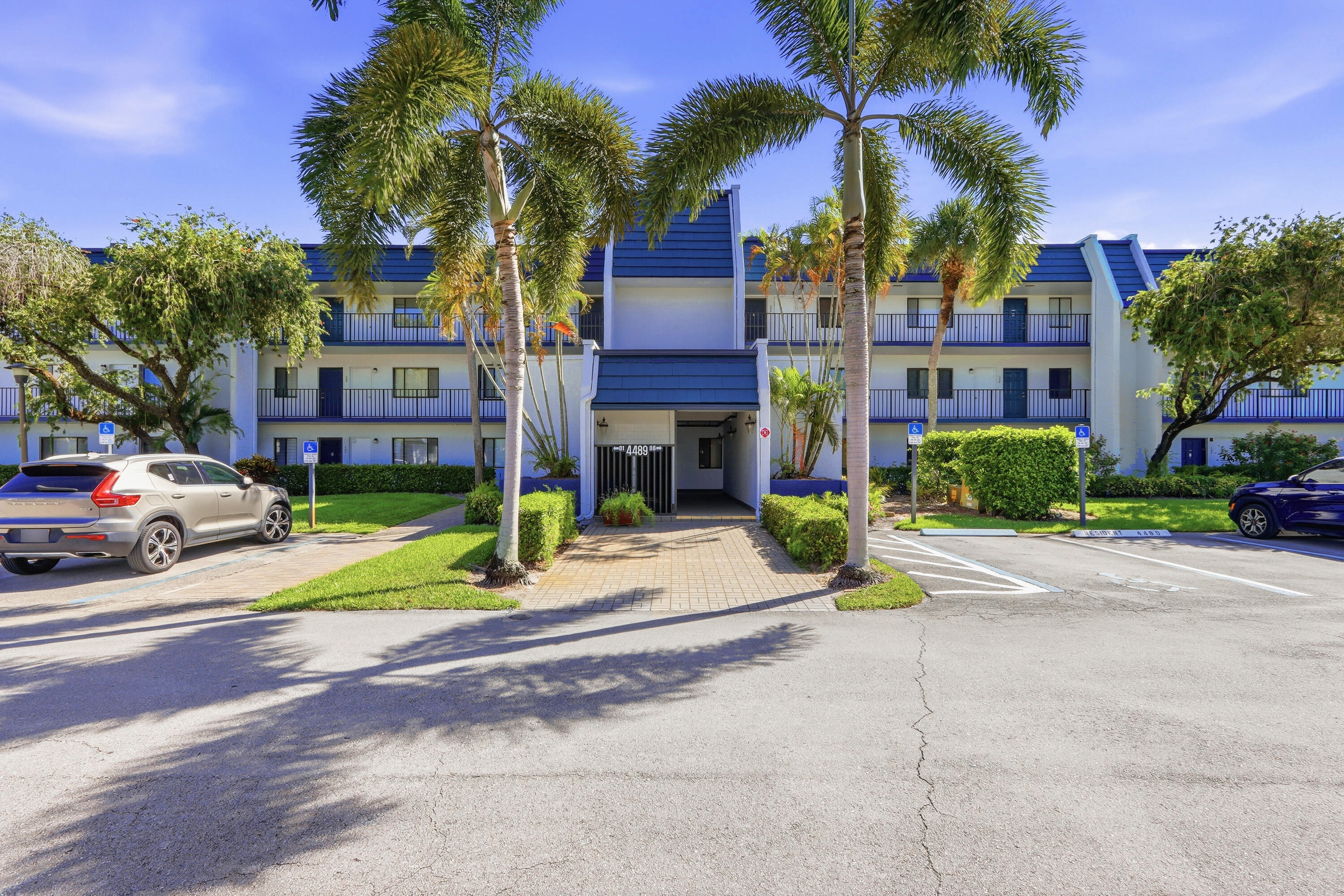 Properties 4489 Luxemburg Court 202