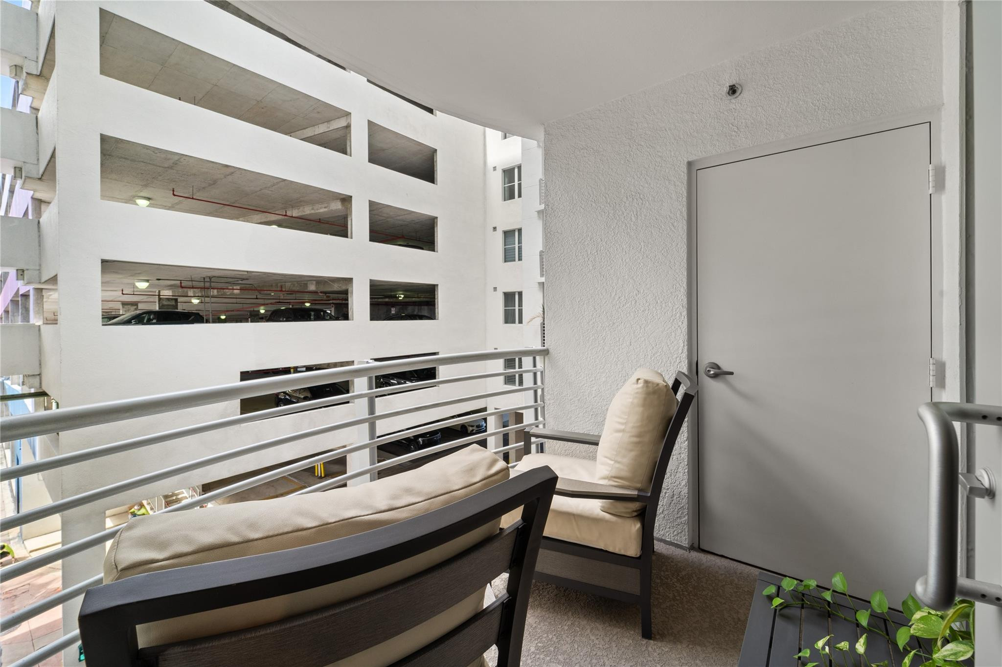 RADIUS CONDO - Residential Lease