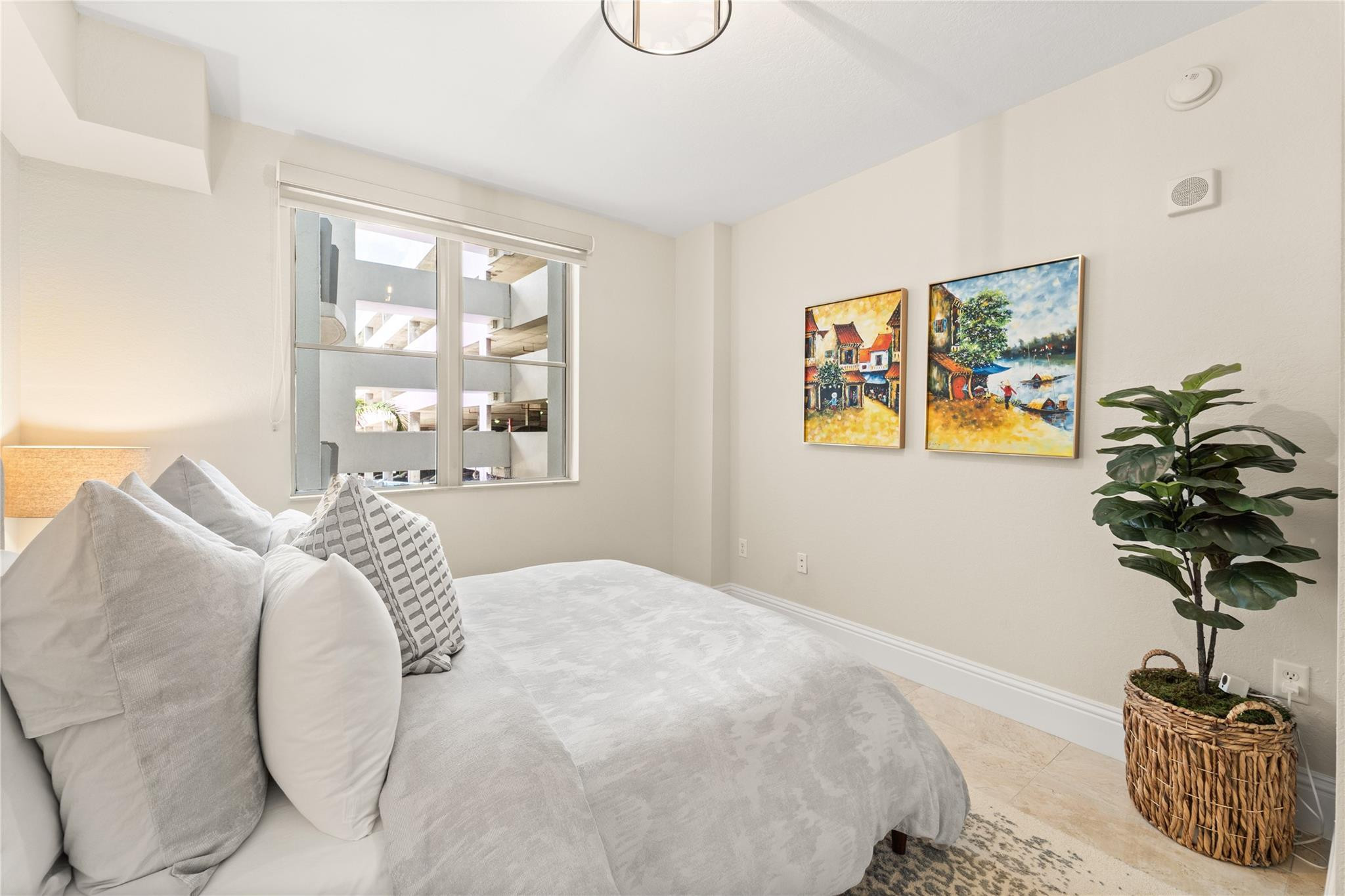 RADIUS CONDO - Residential Lease
