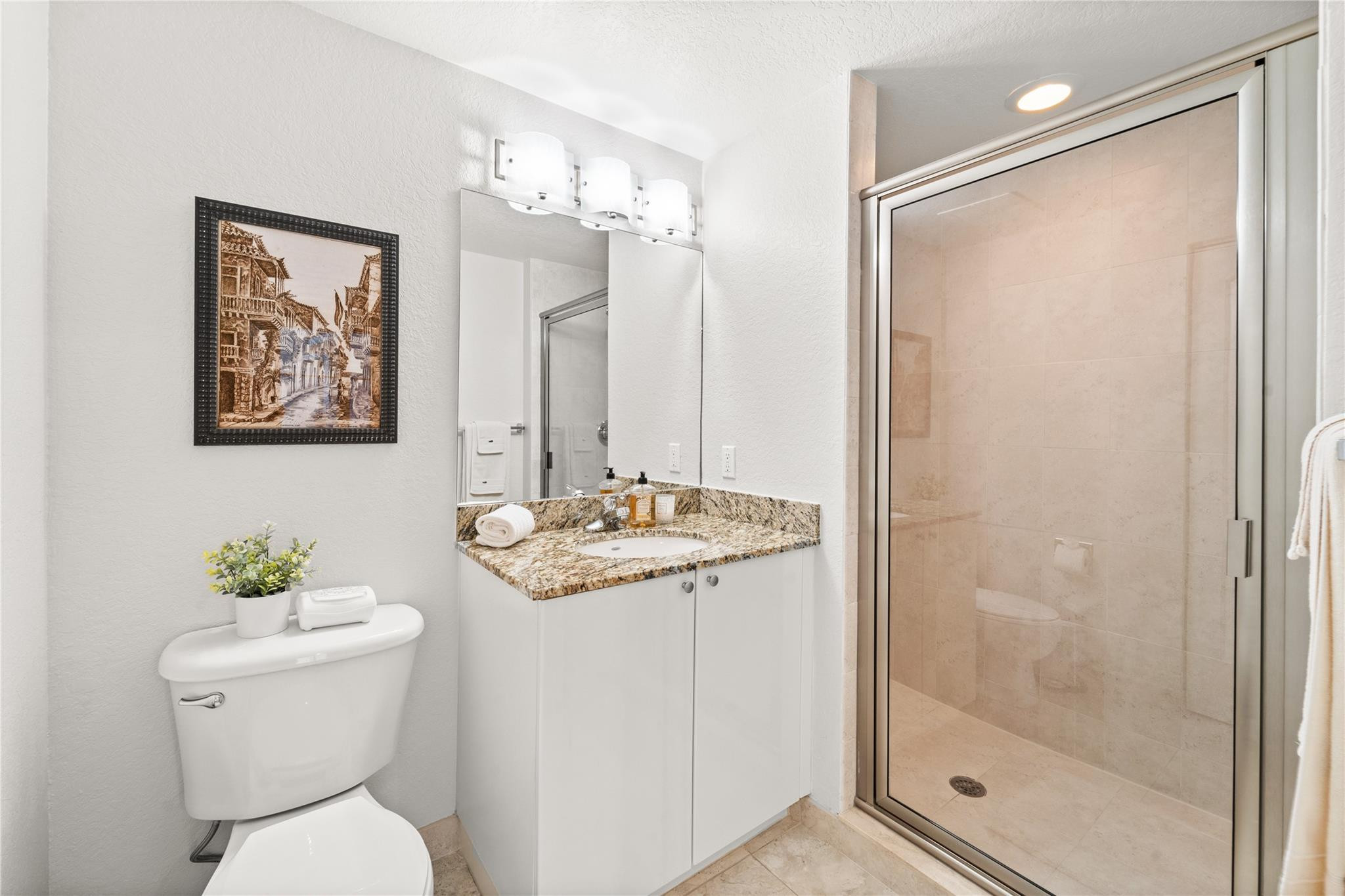 RADIUS CONDO - Residential Lease