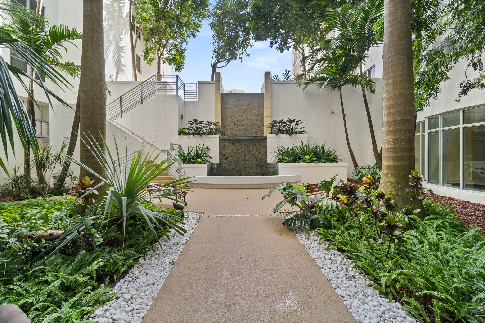 RADIUS CONDO - Residential Lease