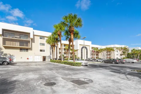 3525 S Ocean Boulevard Unit 210, Palm Beach, FL MLS: R10924317