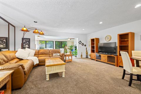 Condominium in Boca Raton FL 7970 Eastlake Drive 10.jpg