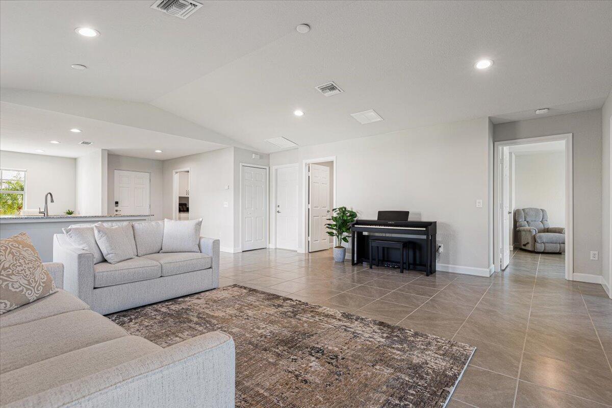 Spanish Lakes Riverside - Residential