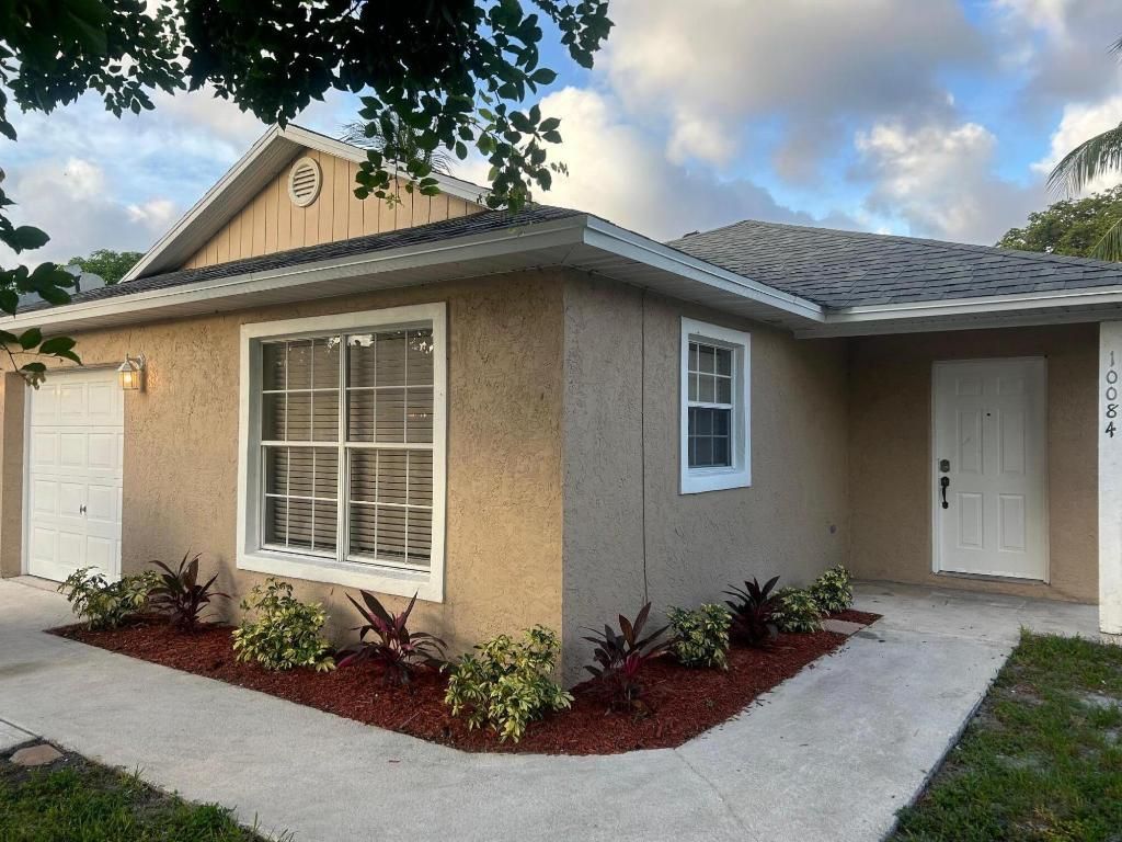 Photo of 10084 Boynton Place Circle, Boynton Beach, FL 33437 (MLS # R11135743)