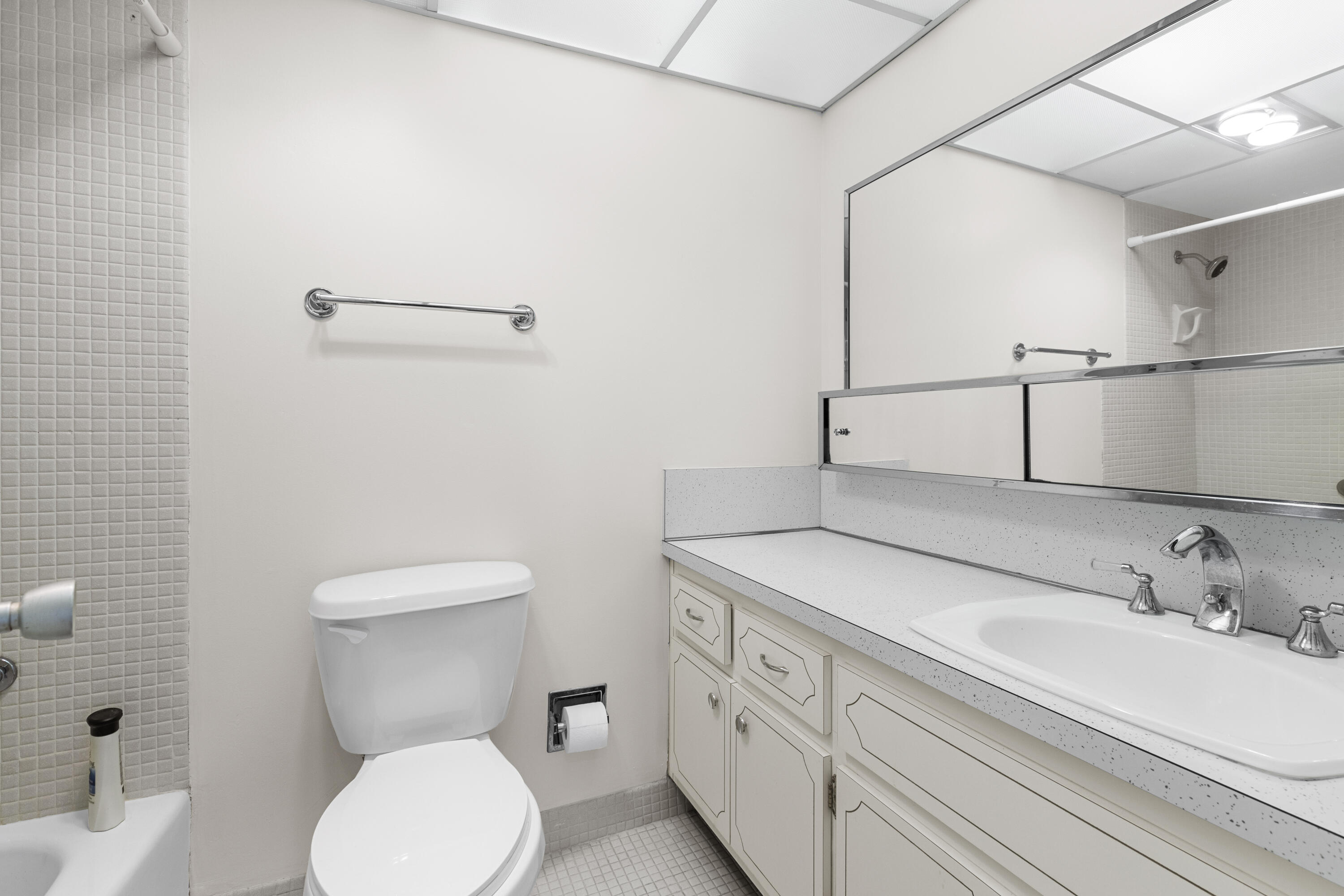 COUNTRY CLUB TOWERS CONDO - Residential