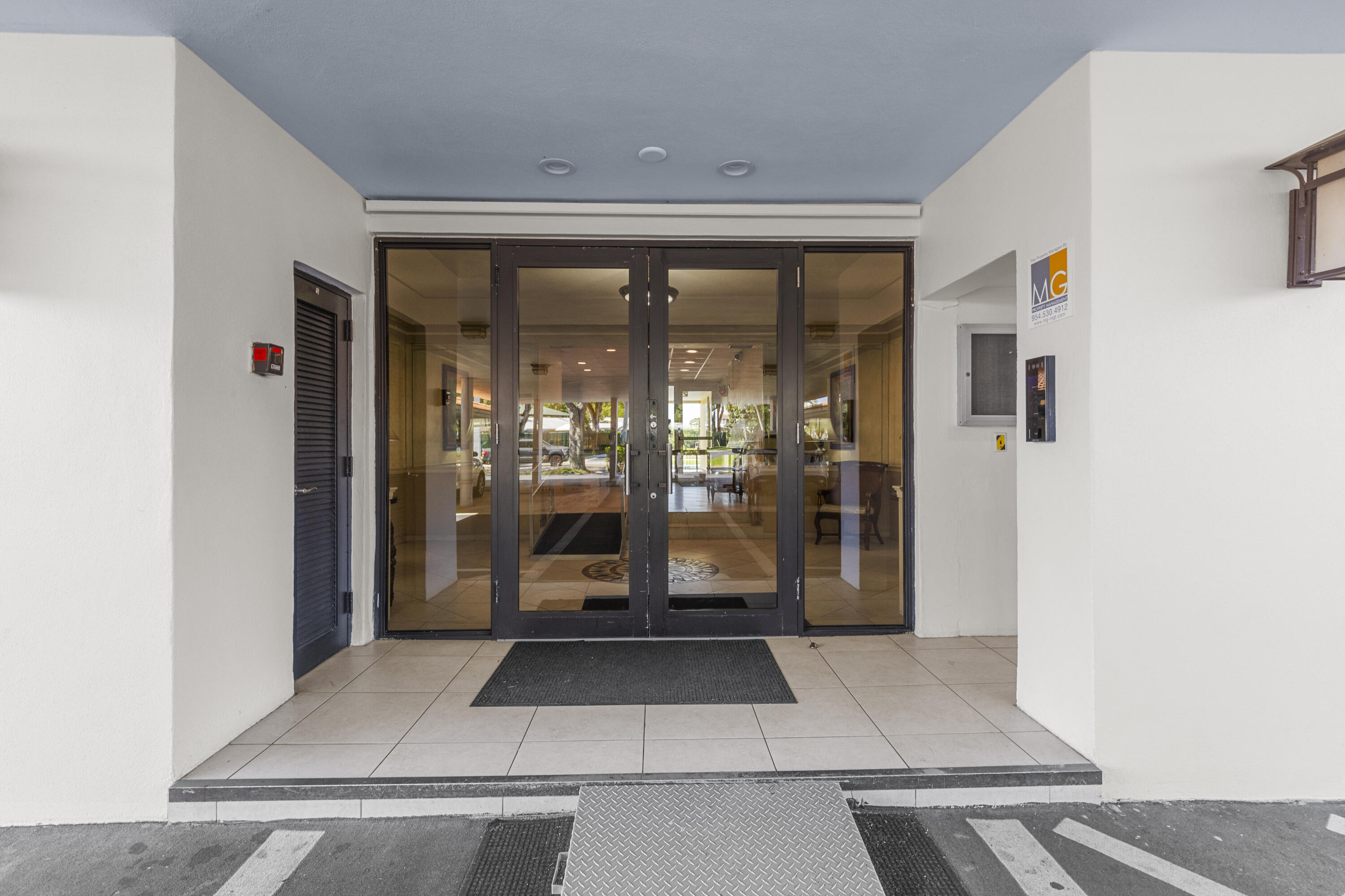 COUNTRY CLUB TOWERS CONDO - Residential