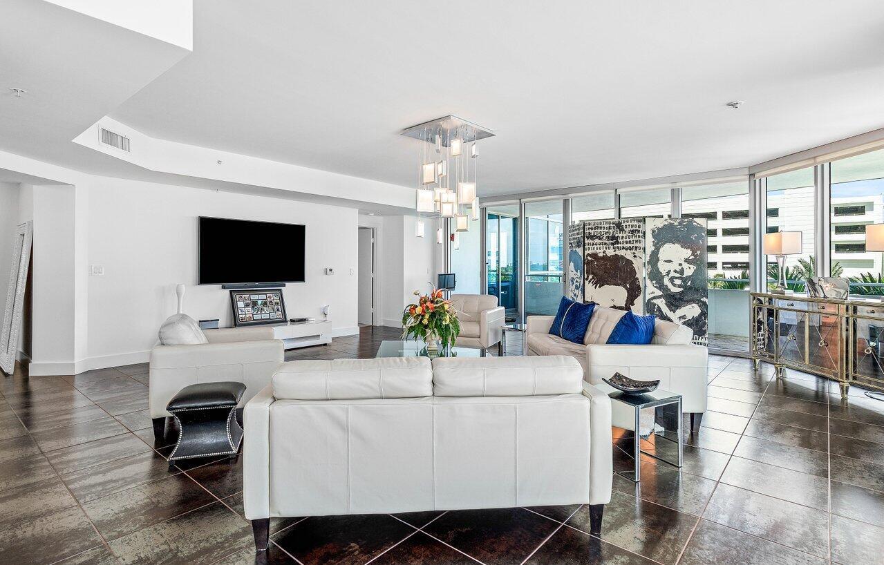 3535 S Ocean Drive 406, Hollywood, FL, 33019/$2,050,000 4 3535 S Ocean Drive 406
