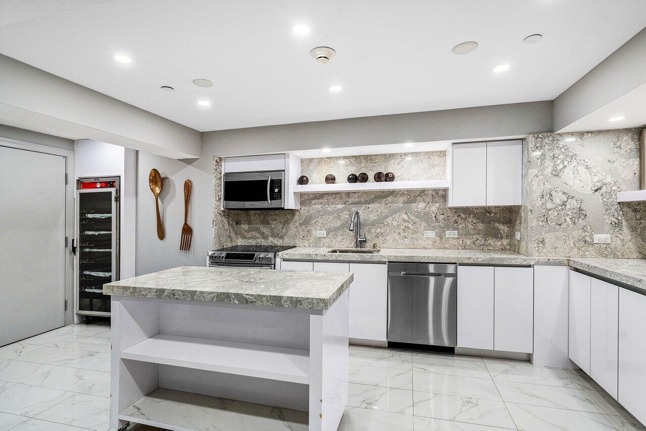 DIPLOMAT OCEANFRONT RESID - Residential
