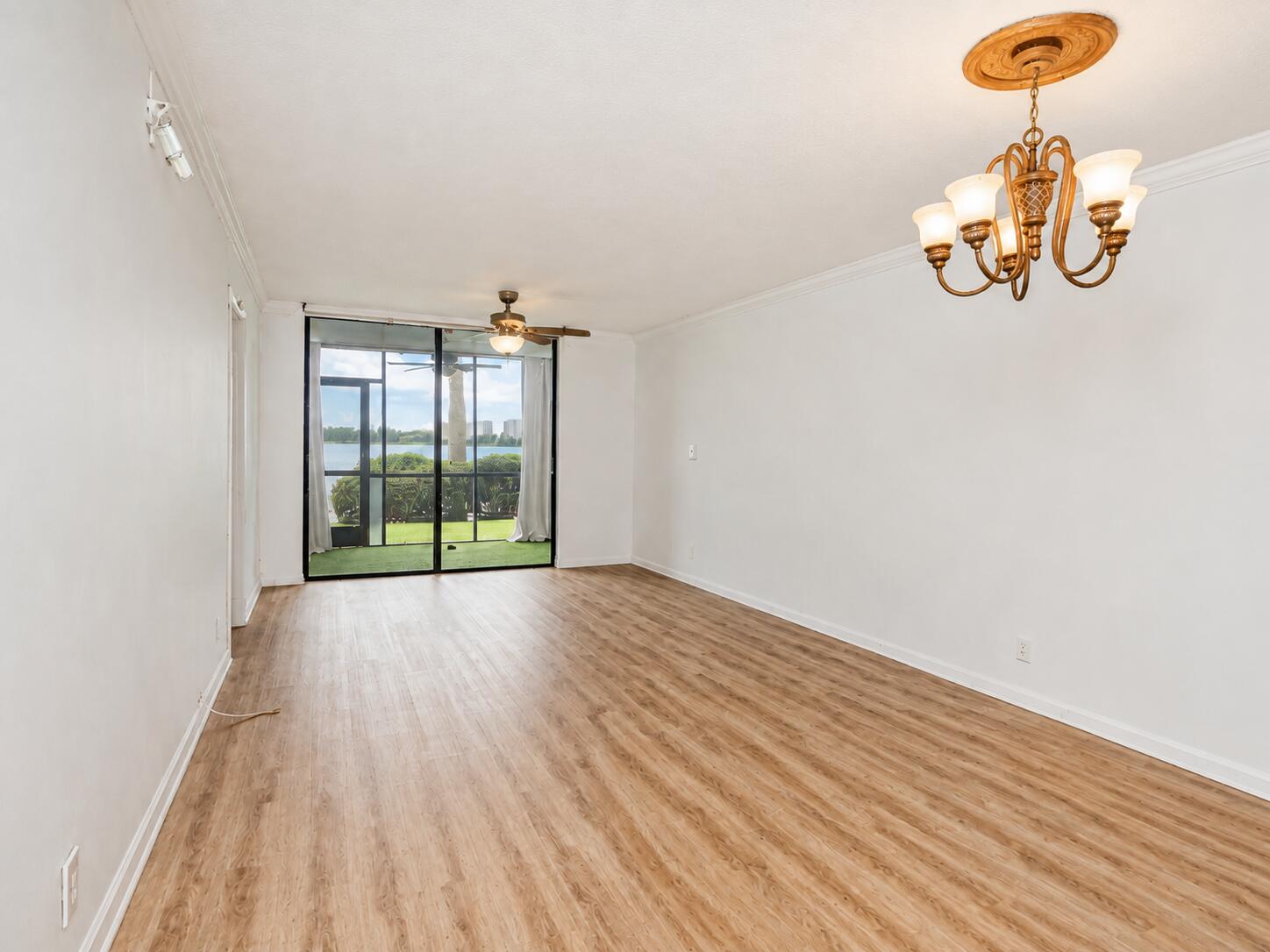 110 LAKE EMERALD Drive 103