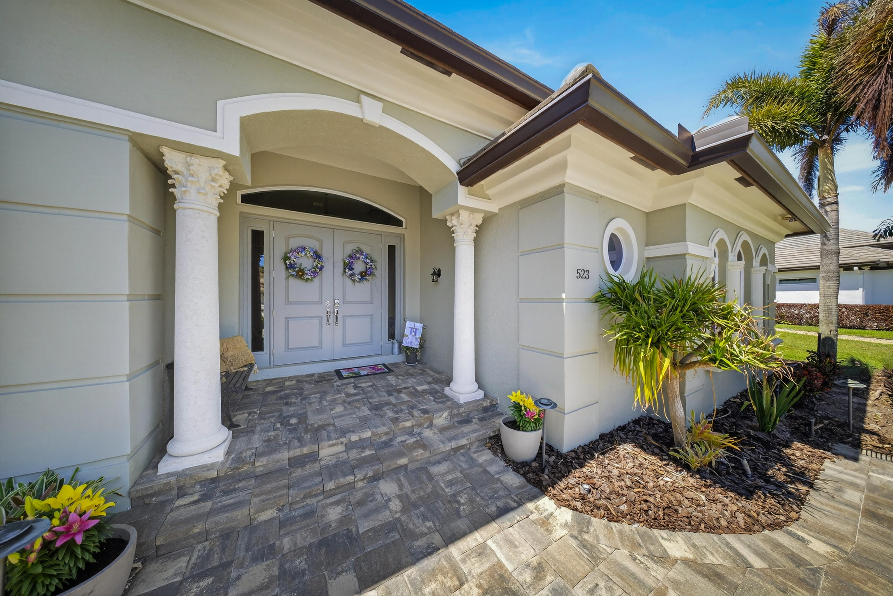 523 SW Squire Johns Lane