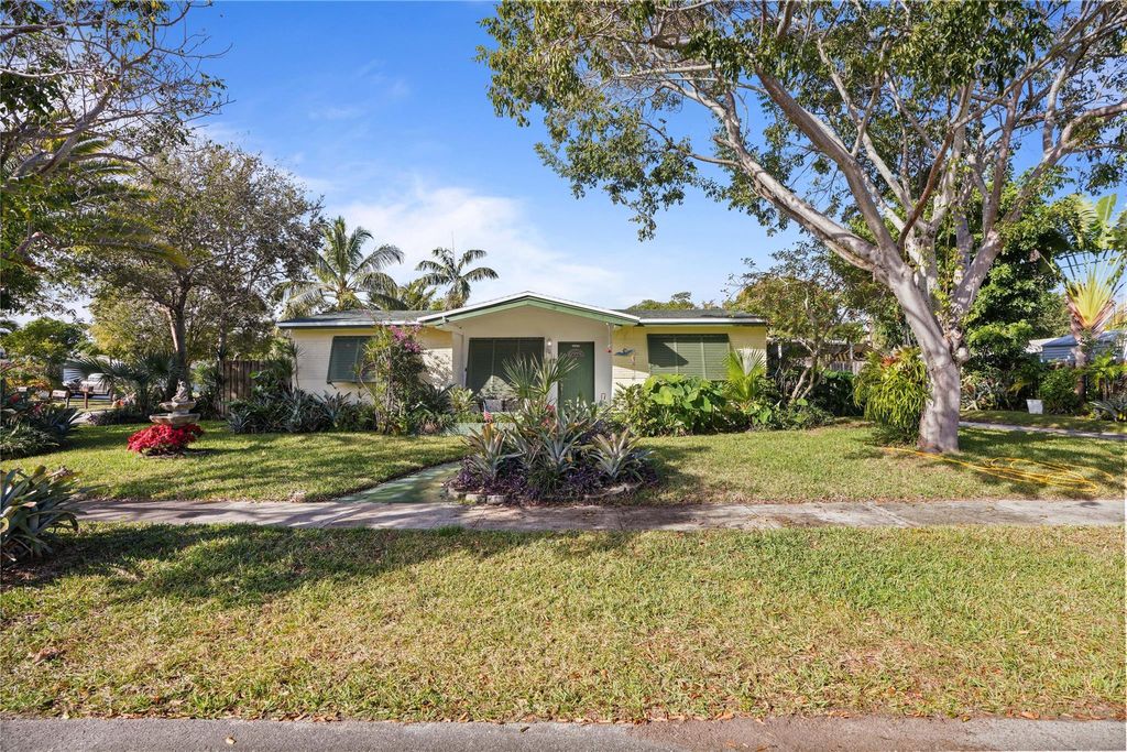 Photo of 3421 SW 15th Street, Fort Lauderdale, FL 33312 (MLS # B26033479)