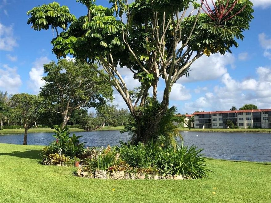 OWNER MUST SELL! ENJOY VIEWING ONE OF THE MOST BEAUTIFUL WIDE LAKE VIEWS IN SOUGHT AFTER HOLLYBROOK GOLF & TENNIS CLUB! RECREATION LEASE IS PAID IN FULL! GUARD IS ON SITE 24 HRS/DAY! THIS UNIT IS ORIGINAL AND WAITING FOR SOMEONE WHO APPRECIATES THE BEAUTY OF HOLLYBROOK TO MAKE IT BEAUTIFUL AGAIN! THE COMMUNITY IS KNOWN FOR THE CHAMPION PGA GOLF COURSE WHERE RESIDENTS PAY NO GREEN FEES AND IT OFFERS TENNIS & POPULAR PICKLEBALL! YOU WILL FIND A GOURMET RESTAURANT ON THE PREMISES FOR YOUR CONVENIENCE AND YOU MAY WORK OUT IN THE STATE OF THE ART FITNESS CENTER! EXPECT TO FIND OTHER AMENITIES TO INCLUDE ELECTRIC CAR CHARGING STATION, BILLIARDS, CARD ROOMS, LIBRARY, CLUBS, SHUFFLEBOARD, PING PONG, BOCCE BALL AND MORE. PETS WELCOME LESS THAN 20 LBS . ASSOC. STATES HOUSING FOR OLDER PERSONS.