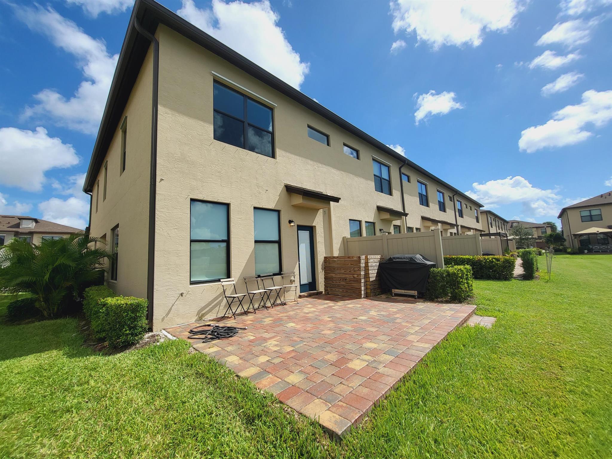PRESTON SQUARE - Residential Lease