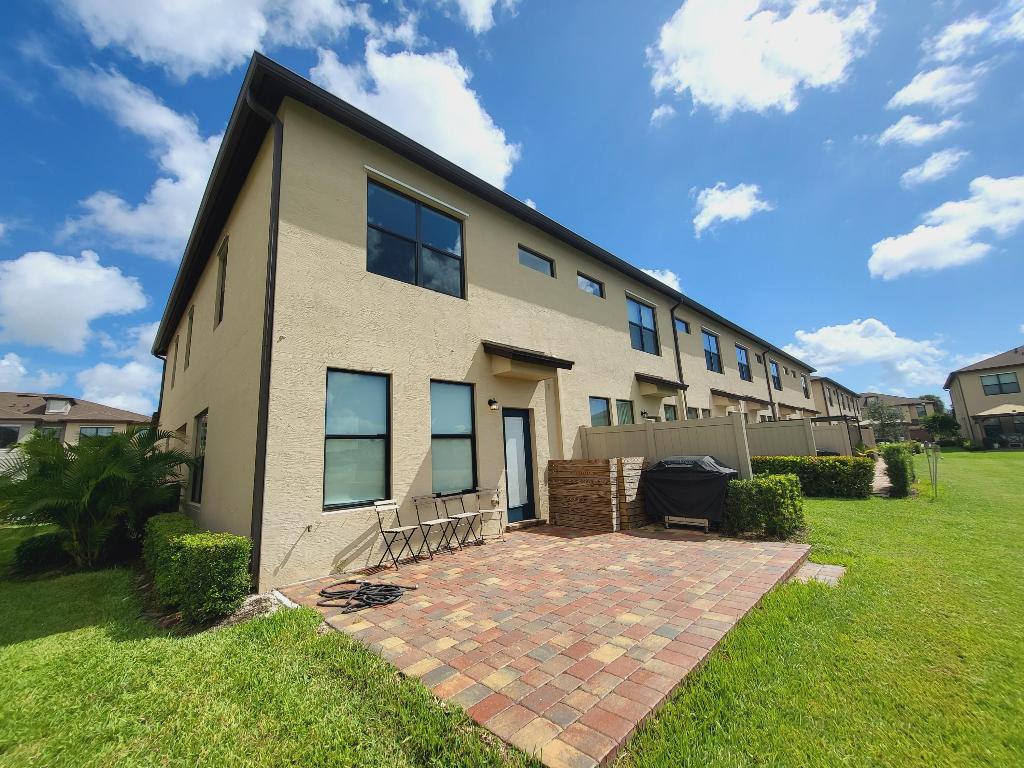 PRESTON SQUARE - Residential Lease