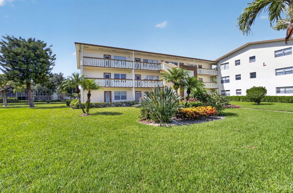 Photo of 463 MANSFIELD L, Boca Raton, FL 33434 (MLS # B26065371)