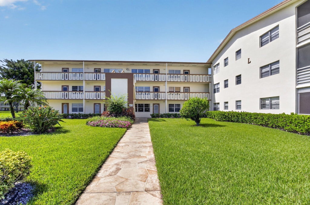 Photo of 463 MANSFIELD L, Boca Raton, FL 33434 (MLS # B26065371)