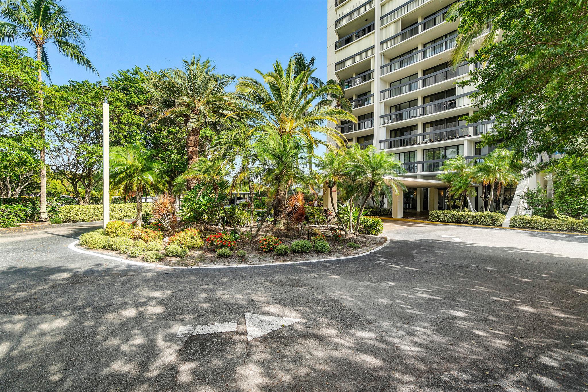 2400 Presidential Way 903