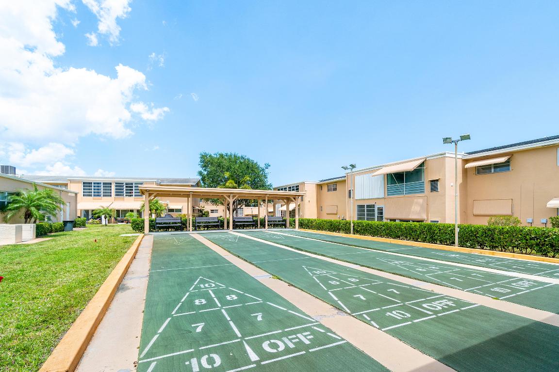 VILLAGE ROYALE CONDO 8 - Residential